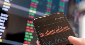 Using a smartphone and PC to look at financial data